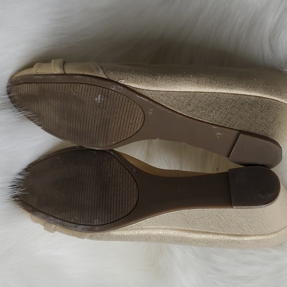 Coach & Four Gold Linen Sammy Wedge Heels with original box - Picture 8 of 9